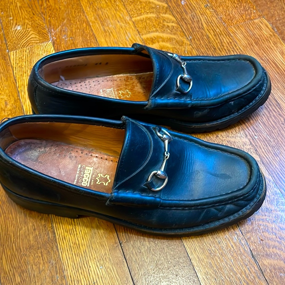 Black Gucci loafers good condition slight scuff on inside right shoes as soon.